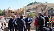 Kemah'ın Tarihi Mirası Sultan Melik Türbesi'nde Restorasyon Süreci Denetlendi