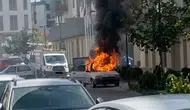 Onikişubat'ta park halindeki otomobil bir anda alevlere teslim oldu