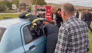 Elazığ-Tunceli karayolunda otomobil refüje çarptı: 2 kişi yaralandı