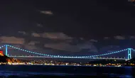 Fatih Sultan Mehmet Köprüsü 3 Ekim Türk Dünyası Günü için turkuaz renkle aydınlatıldı