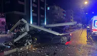Karaman'da gece yarısı kaza: Aydınlatma direğini deviren otomobilde iki kişi yaralandı