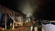 İnegöl'de gece yarısı yangını: Büyükbaş hayvan çiftliği küle döndü