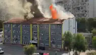 Karabağlar'da okul çatısında çıkan yangın paniğe neden oldu