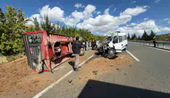 Elazığ-Malatya karayolunda gübre yüklü traktör ile minibüs çarpıştı