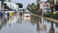 Bodrum'da sağanak yağış trafiği felç etti: Konacık'ta yollar göle döndü