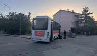 Uşak'ta sokak kesişiminde midibüs ve otomobil çarpıştı: 7 yaralı