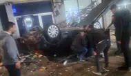 İncesu'da korkunç kaza: 50 metrelik kayalıklardan dükkanların üzerine uçtu