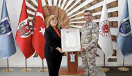 Tuğgeneral Mustafa Baş’a Kızılay’dan Anlamlı Madalya Takdimi