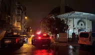 Küçükçekmece'de şiddetli fırtına cami minaresini parçaladı: Sokak trafiğe kapatıldı