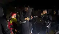 Sarıyer'de şiddetli yağış stüdyoyu bastı: Oyuncu Demet Özdemir botla kurtarıldı