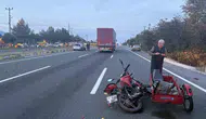 Tosya D-100 karayolunda otomobil ile motosiklet çarpıştı: Hasat yola saçıldı