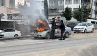 Besni'de seyir halindeki otomobil aniden alevlere teslim oldu
