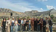 Aydın'da üniversiteye yeni başlayan gençler antik kentlerin izini sürüyor