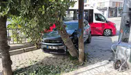 Eskişehir’de Kontrolden Çıkan Otomobil Ağaca Çarptı