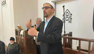 Engelli Bireylerin İbadetine İşaret Diliyle Eşlik Ediyor