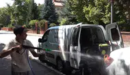 Eskişehir’de Genç Girişimci Oto Yıkamayı Sürücünün Ayağına Götürüyor