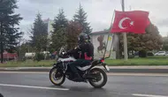 Eskişehir Çevre Yolunda Bayraklı Motosiklet Dikkat Çekti