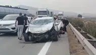 Gaziantep'te otomobil tıra çarpıp bariyerlere savruldu: 3 yaralı