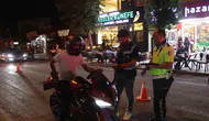 Kovancılar'da gece denetimi: Polis ekipleri cadde üzerinde kapsamlı kontrol yaptı