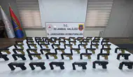 Nakliyeci kılığındaki jandarma, silah kaçakçısını adreste kıstırdı: 58 tabanca ele geçirildi