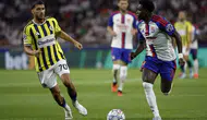 Fenerbahçe, Lyon deplasmanında ilk yarıda 2-0 öne geçti: Vedat ve Archie Brown sahneye çıktı
