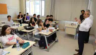 Yaz tatilinde ders başı: İl Milli Eğitim Müdürü Akbaş, kurslarda öğrencilerle buluştu
