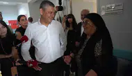 Kocaeli'de vatandaşın 'Kılıçdaroğlu baba ne oldu?' sorusuna Özel'den gülerek yanıt