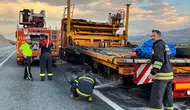 Sakaltutan Geçidi'nde tır yangını: Balata ısınması dorsedeki makineyi küle çevirdi