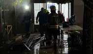 Dağkent'te ikiz villanın bahçesindeki odunluk alevlere teslim oldu