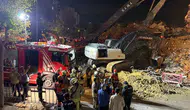 Küçükçekmece'de kentsel dönüşüm faciası: Yıkım sonrası çöken binada arama kurtarma çalışması