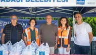 Kuşadası'nda bin 400 öğrenci için beslenme çantası desteği dönemi başladı
