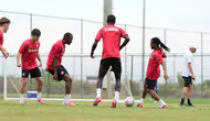 Burak Yılmaz yönetimindeki Çorum FK Antalya'da tempoyu artırdı