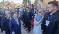 Adalet Bakanı Gürlek'in Söğüt'teki şenliklerdeki tokalaşma tercihi dikkat çekti