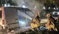 Dolmabahçe Sarayı önünde gece yarısı araç yangını paniği