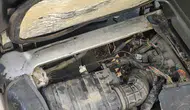 Sanayi sitesinde motor kaputuna sıkışan kediye itfaiye müdahalesi