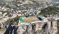 Artvin'de 250 metre yüksekliğindeki uçurumun kıyısında yılın son boğa güreşi heyecanı
