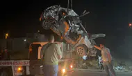 Gaziantep'teki feci kazada 7 can kaybı: Otomobilin şeritten çıktığı anlar kamerada
