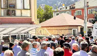 Kaskına giren arı faciaya yol açtı: Motosiklet sürücüsü yayaya çarptı