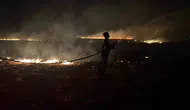 Reyhanlı'da mısır tarlasında anız alarmı: Ekipler alevlerin yayılmasını önledi