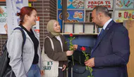 Bartın Üniversitesi'nde yeni dönem karşılaması: Rektör Akkaya öğrencileri otogarda çiçeklerle ağırladı