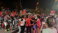 Osmaniye'de dev ekranda voleybol şöleni: Filenin Sultanları için meydanlar doldu
