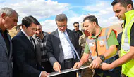 Hınıs ve Tekman arasındaki ulaşım ağını güçlendirecek yeni yol projesinde sona yaklaşılıyor