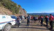 Kuşburnu toplarken 50 metrelik uçuruma düşen vatandaş için seferberlik