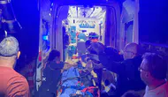 Kula'da gece yarısı feci kaza: Kamyonet tıra çarptı, 1 genç hayatını kaybetti