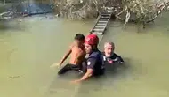 Geyve'de dere ortasında mahsur kalan çocuk için itfaiyeden hayat kurtaran hamle