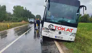 Tokat-Almus kara yolunda otobüs ve kamyonet çarpıştı: İki yaralı