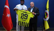 Emmanuel Emenike’den Fenerbahçe’ye duygusal dönüş: Eski yuvada hasret giderdi