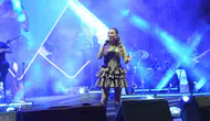 Selendi’nin kurtuluş coşkusu Merve Özbey konseriyle zirveye taşındı