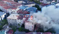 Darıca'da bir binanın çatısını küle çeviren yangın havadan görüntülendi
