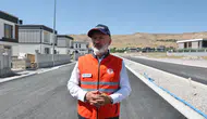 Ertuğrulgazi'de yatay mimariyle yükselen yeni yaşam alanına 3 bin tonluk asfalt desteği